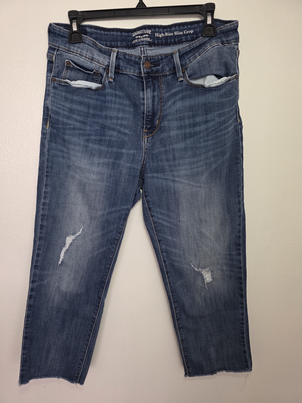 Levi's High-Rise Slim Crop Jeans in Faded Blue